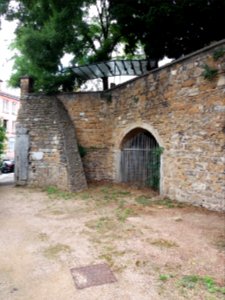 Lyon 5e - Rue de Trion, mur et grille au niveau du numéro 8