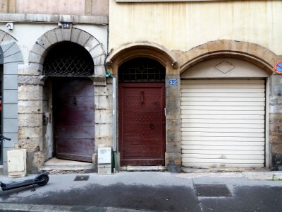 Lyon 5e - Rue Tramassac, portes aux numéros 32 et 34