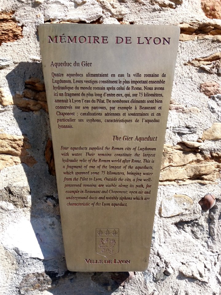 Lyon 5e - Rue Roger Radisson, plaque Mémoire de Lyon sur l'aqueduc du Gier