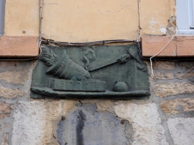 Lyon 5e - Rue de la Bombarde - Relief d'un canon, au niveau du numéro 10