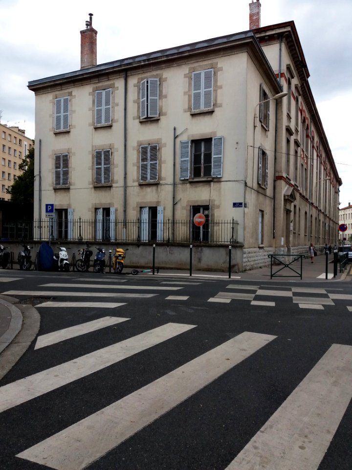 Lyon 5e - Rue des Fossés de Trion, école Ferdinand Buisson, à l'angle de la rue Benoist-Mary
