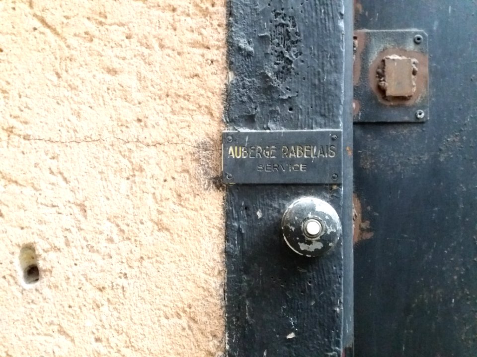 Lyon 5e - Rue Saint Jean - Traboule au numéro 39 - Porte de service - Auberge Rabelais
