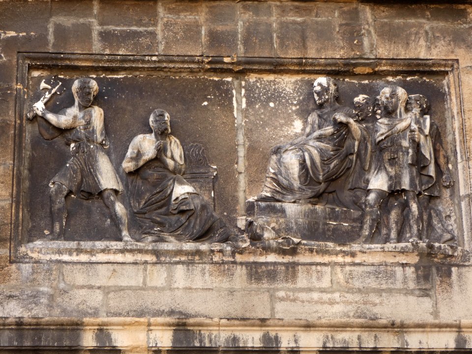 Lyon 5e - Rue des Farges - Église Saint Just - Façade - Bas-relief du martyre de saint Irénée
