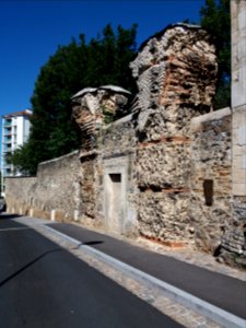 Lyon 5e - Rue Roger Radisson, piles de l'aqueduc du Gier