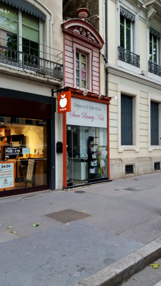 Lyon 6e - Avenue Maréchal Foch - Magasin au numéro 28