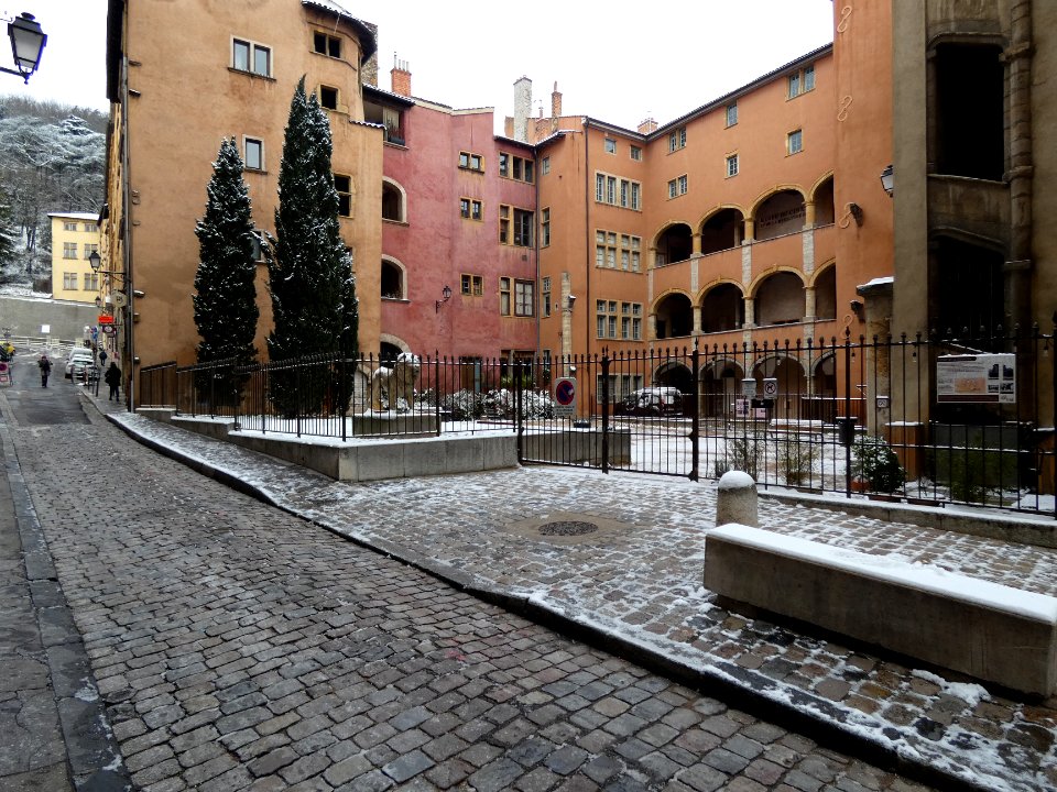 Lyon 5e - Rue de la Bombarde - Place de la Basoche et maison des Avocats