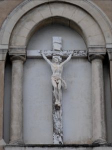 Lyon 5e - Rue Roger Radisson - Foyer d'accueil Jean-Pierre Delahaye - Jésus-Christ sur la façade 02