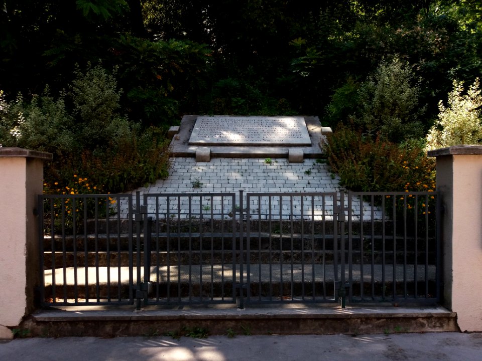 Lyon 5e - Rue Tramassac, monument aux morts liés à l'éboulement du 13 novembre 1930