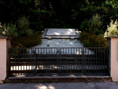 Lyon 5e - Rue Tramassac, monument aux morts liés à l'éboulement du 13 novembre 1930