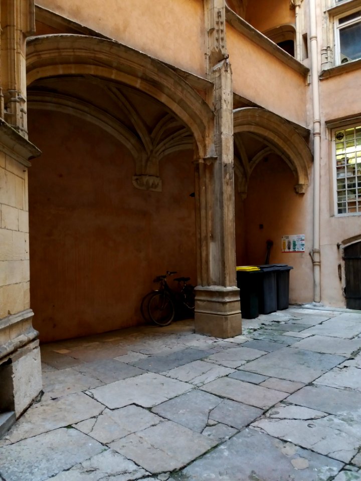 Lyon 5e - Rue Saint Jean - Immeuble au numéro 9 - Cour 03