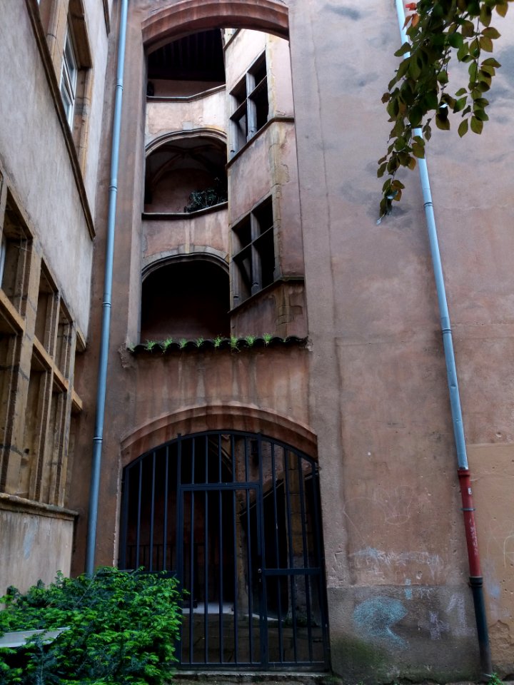 Lyon 5e - Square du Bœuf, cour d'immeuble