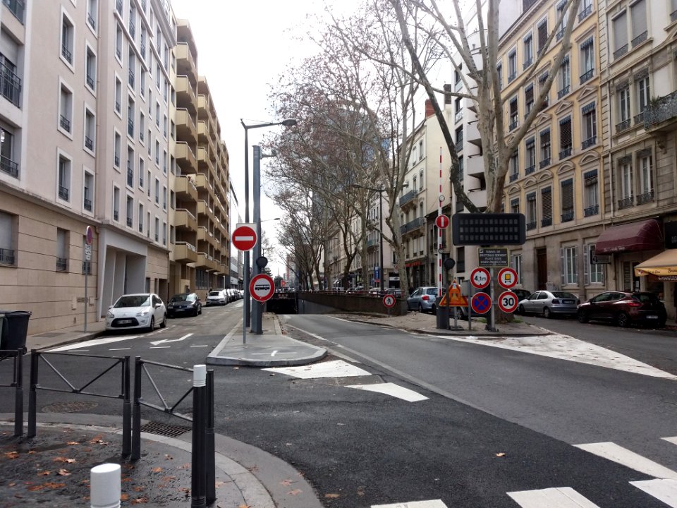 Lyon 6e - Boulevard des Brotteaux, entrée du tunnel routier 2