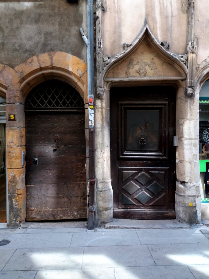 Lyon 5e - Rue Saint Jean - Portes aux numéros 5 et 7