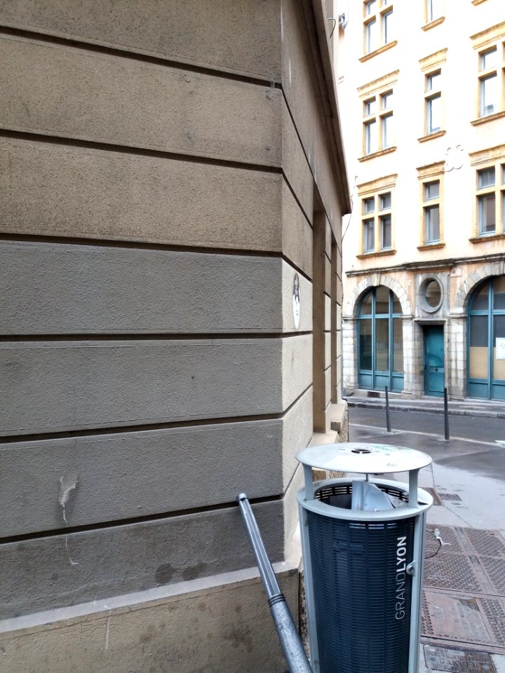 Lyon 5e - Rue Tramassac, plaque manquante à l'angle avec la rue Jean Carriès