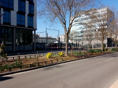 Lyon 6e - Avenue Thiers, vue sur un terrain de jeu en face du collège Bellecombe