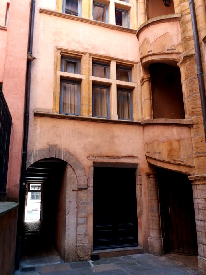 Lyon 5e - Rue Saint-Jean - Traboule au numéro 52 - Retour rue Saint-Jean