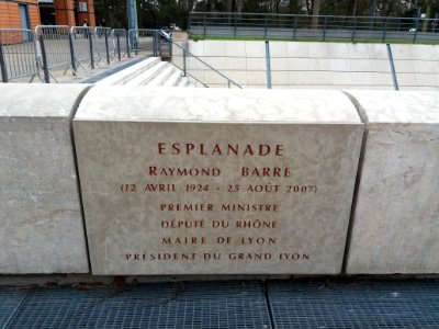 Lyon 6e - Esplanade Raymond Barre, plaque