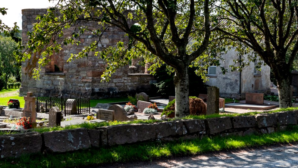 Lyse Church ruin and graveyard 4