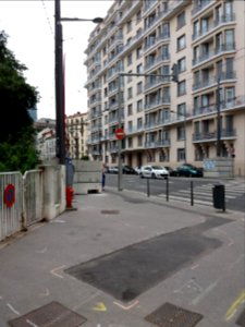 Lyon 6e - Boulevard Jules Favre, nouveaux poteaux pour les lignes électriques des bus, au carrefour de la rue Fournet (1)
