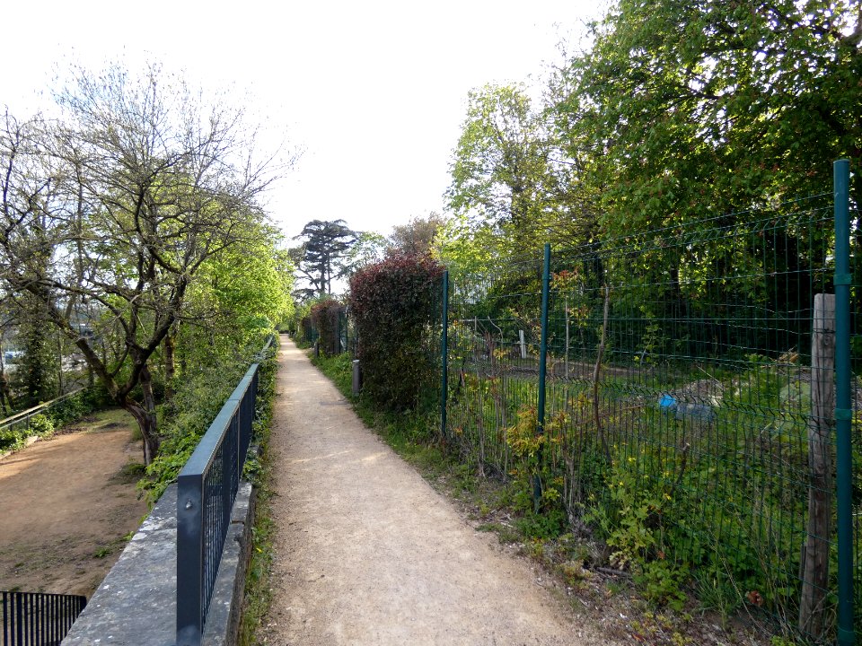 Lyon 9e - Parc du Vallon - Belvédère au-dessus du boulevard de la Duchère - Retour vers le belvédère de la balme