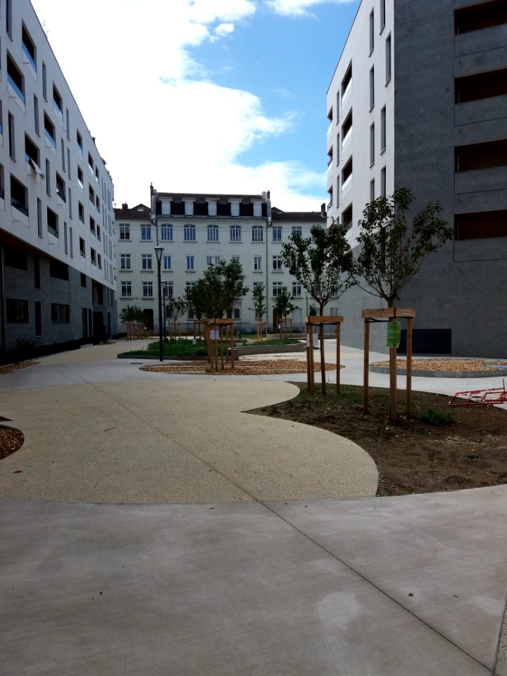 Lyon 7e - Rue d'Anvers, jardin public allant à la rue du Professeur Grignard