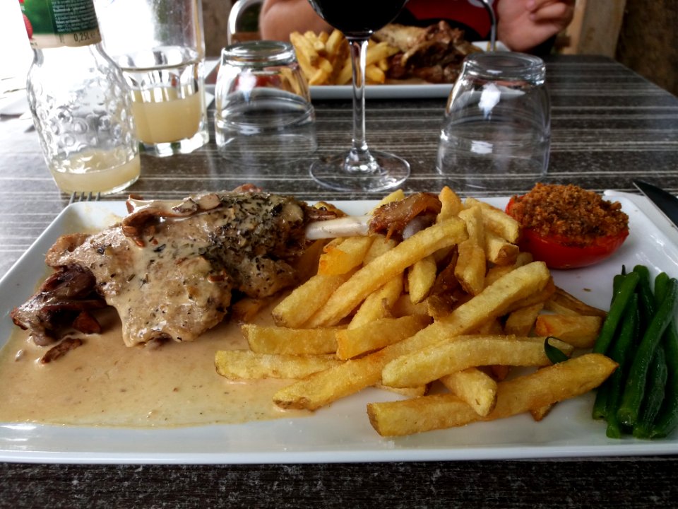 Lyon 9e - Restaurant Les Terrasses de l'Île Barbe - Cuisse de canard confite