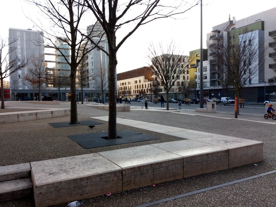Lyon 9e - Place Abbé Pierre - Vers l'ouest