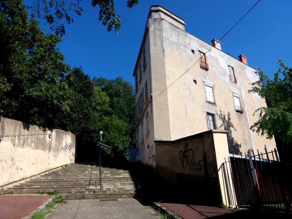 Lyon 9e - Rue du Chapeau Rouge - Escalier et immeuble