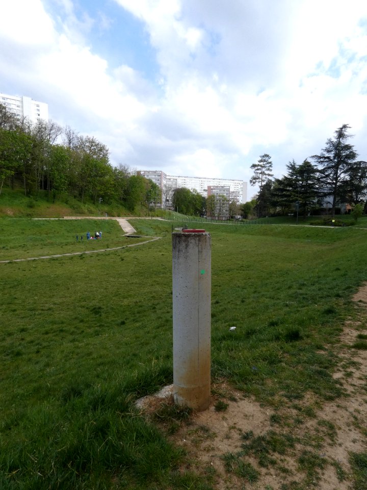 Lyon 9e - Parc du Vallon - Borne géodésique