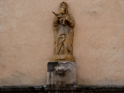 Lyon 5e - Rue Jean Carriès - Vierge à l'enfant au niveau du numéro 5