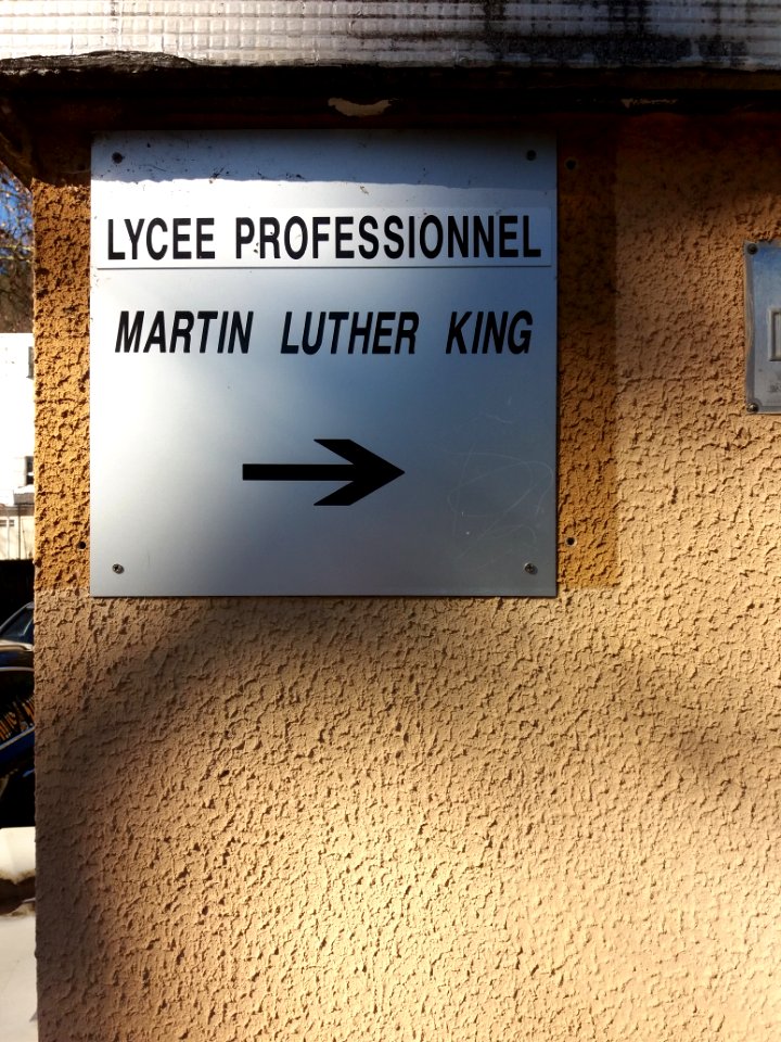 Lyon 9e - Rue Communieu, plaque Lycée Martin Luther King