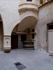 Lyon 5e - Rue Juiverie - Hôtel de Bullioud - Fontaine et puits