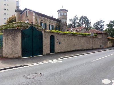 Lyon 5e - Rue Joliot-Curie - Maison avec tourelles au numéro 37 (1)