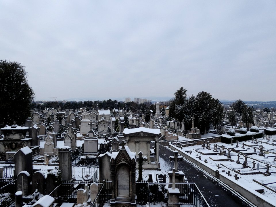 Lyon 5e - Rue Cardinal Gerlier - Vue sur le cimetière de Loyasse sous la neige