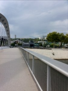 Lyon 9e - Pont Robert Schumann - Vue sur Vaise et la tour panoramique de la Duchère