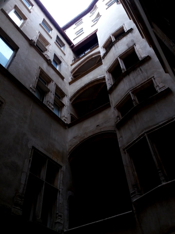 Lyon 5e - Rue Juiverie - Traboule au numéro 20 (2)