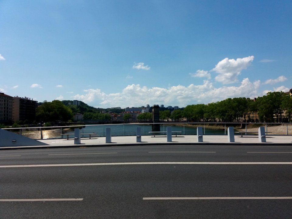 Lyon 9e - Pont Robert Schuman, vue sur la voie et la Saône côté sud