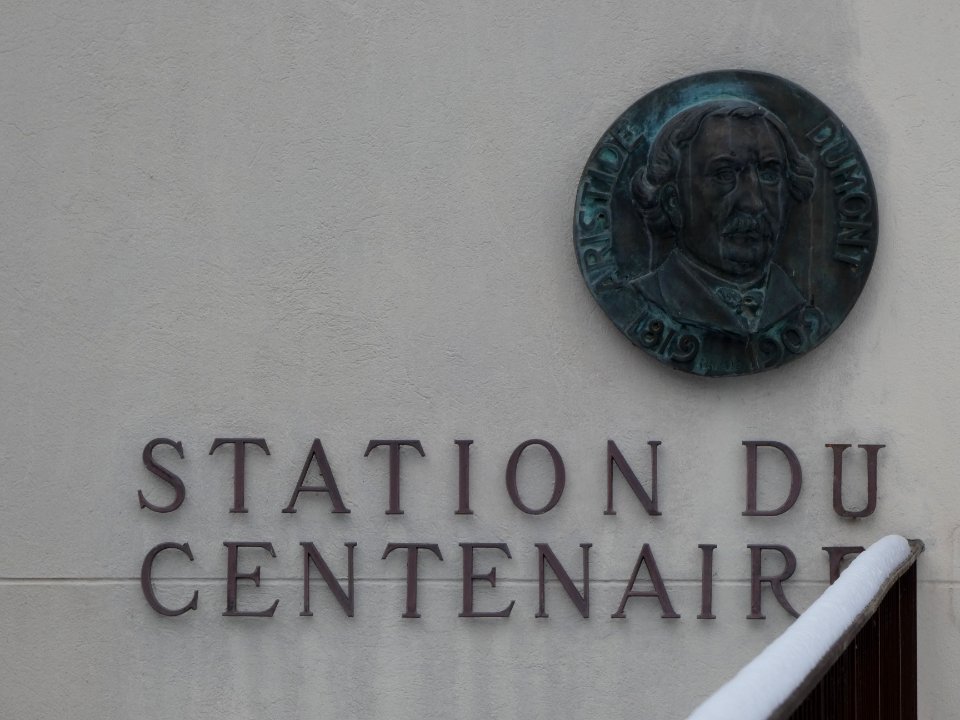 Lyon 5e - Rue du Docteur Rafin - Station du Centenaire - Nom et médaillon Aristide Dumont