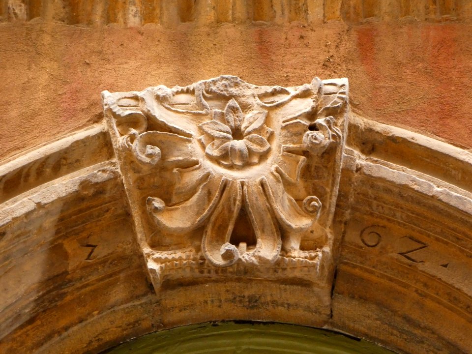Lyon 5e - Rue des Trois Marie - Clé de voûte au-dessus de la porte au numéro 3