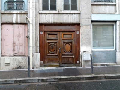 Lyon 5e - Rue Jean Carriès, porte en bois, côté sud