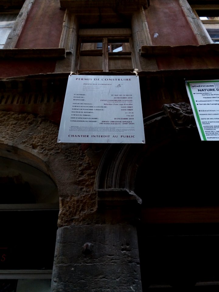 Lyon 5e - Rue des Trois Maries, permis de construire, réfection d'une cage d'escalier