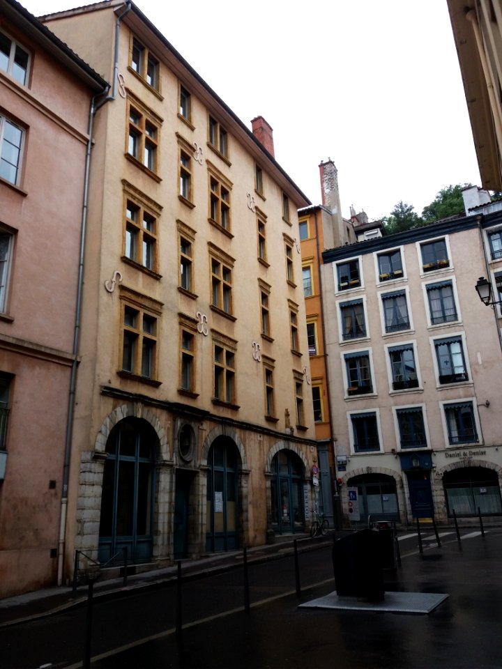 Lyon 5e - Rue Jean Carriès, immeuble à l'angle de la rue Tramassac