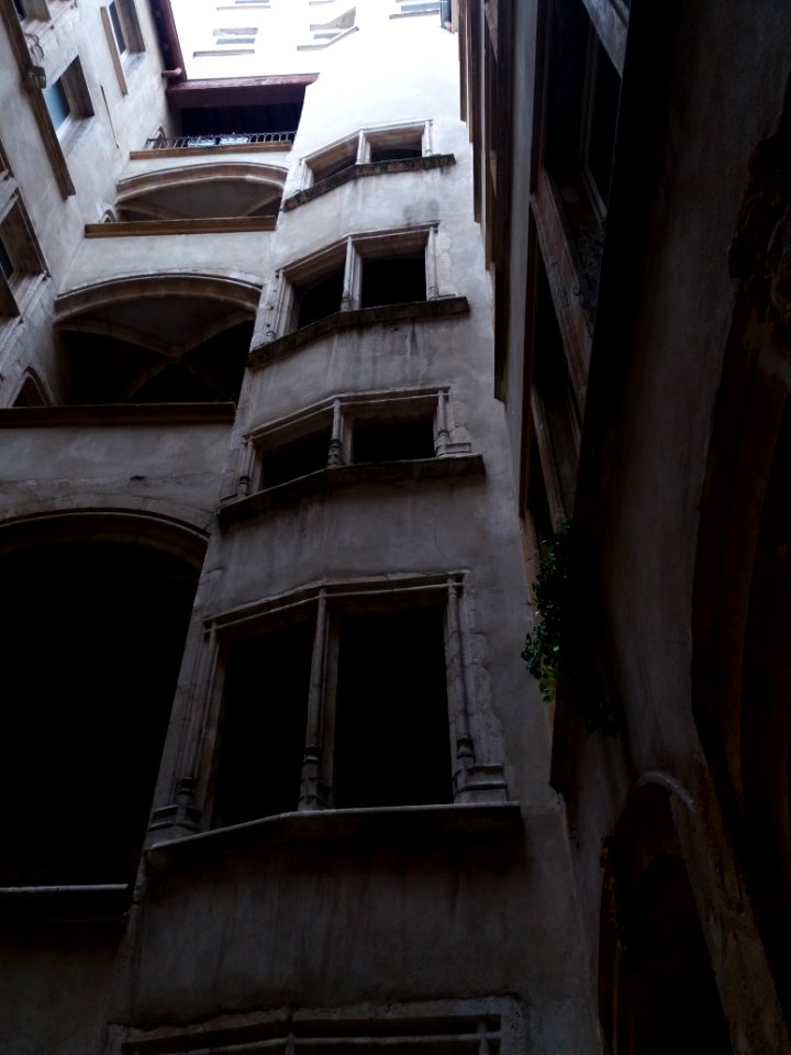Lyon 5e - Rue Juiverie - Traboule au numéro 20 (3)