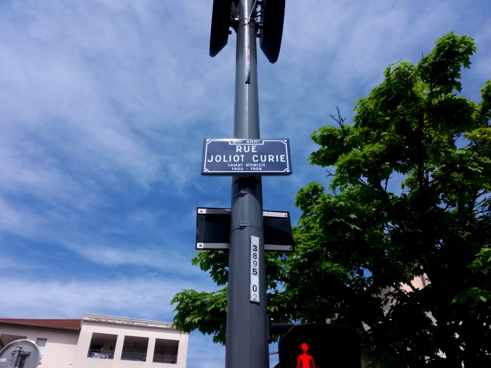 Lyon 5e - Rue Joliot-Curie - Plaque