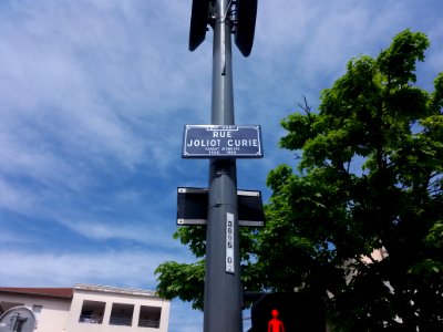 Lyon 5e - Rue Joliot-Curie - Plaque