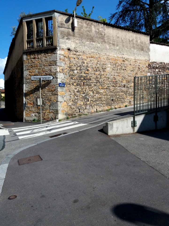 Lyon 5e - Rue Benoist-Mary - Mur à l'angle de l'avenue Barthélémy Buyer
