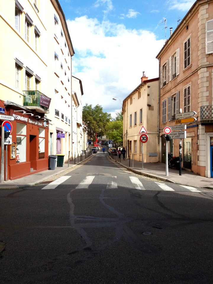 Lyon 5e - Rue des Macchabées, vers l'est, depuis la montée de Choulans