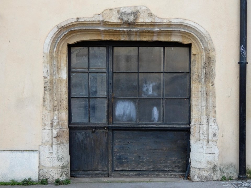 Lyon 5e - Rue des Macchabées - Grande porte au numéro 19