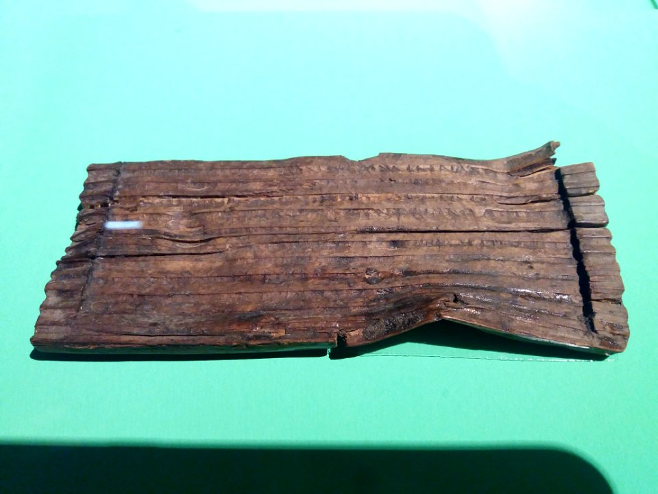 Lyon 5e - Musée Lugdunum - Ludique ! Jouer dans l'Antiquité, tablette à écrire, en bois, Suisse