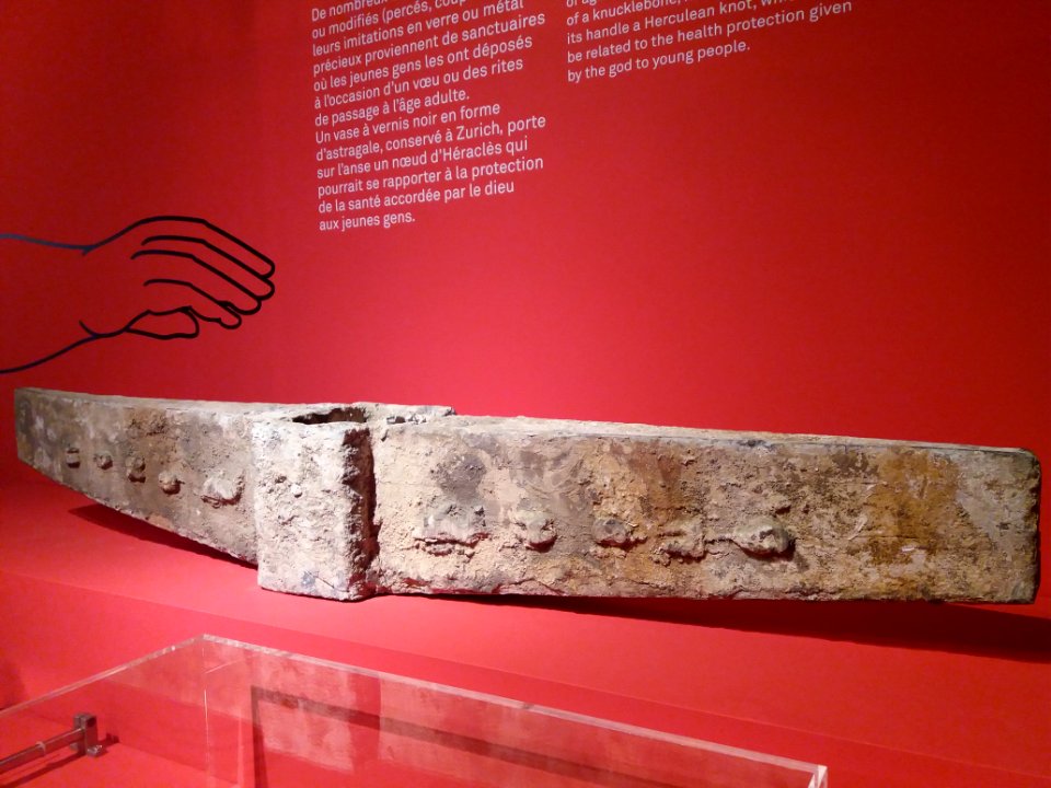 Lyon 5e - Musée Lugdunum - Ludique ! Jouer dans l'Antiquité, jas d'ancre avec quatre osselets